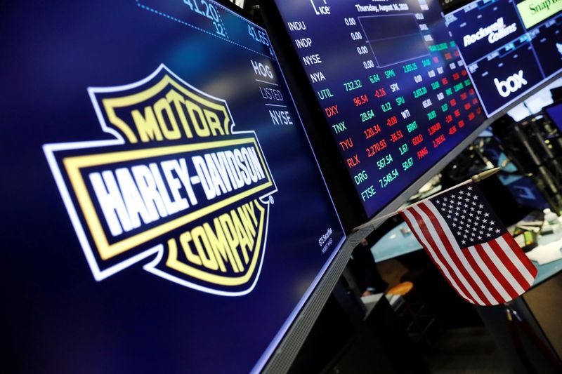 &copy; Reuters. FILE PHOTO: A Harley Davidson logo is displayed above the floor of the New York Stock Exchange shortly after the opening bell in New York