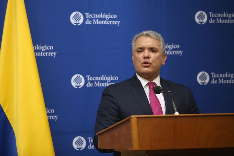 © Reuters. FILE PHOTO: Colombia's President Ivan Duque speaks during a news conference at the Tecnologico de Moneterrey in Mexico City