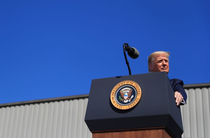 © Reuters. U.S. President Trump speaks to supporters at a Trump campaign event in Old Forge, Pennsylvania