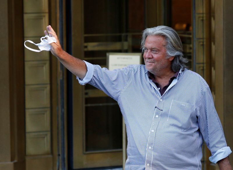 © Reuters. Former White House Chief Strategist Steve Bannon exits the Manhattan Federal Court in New York City