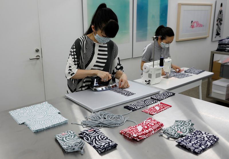 © Reuters. Japanese artist Hiroko Takahashi makes kimono fabric masks at her studio in Tokyo