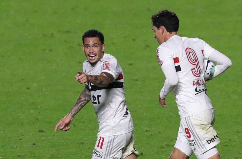 &copy; Reuters. لوسيانو يحرز هدفه الأول مع ساو باولو في التعادل مع باهيا