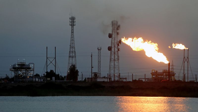 &copy; Reuters. 原油先物は小幅上昇、主要産油国の減産努力で