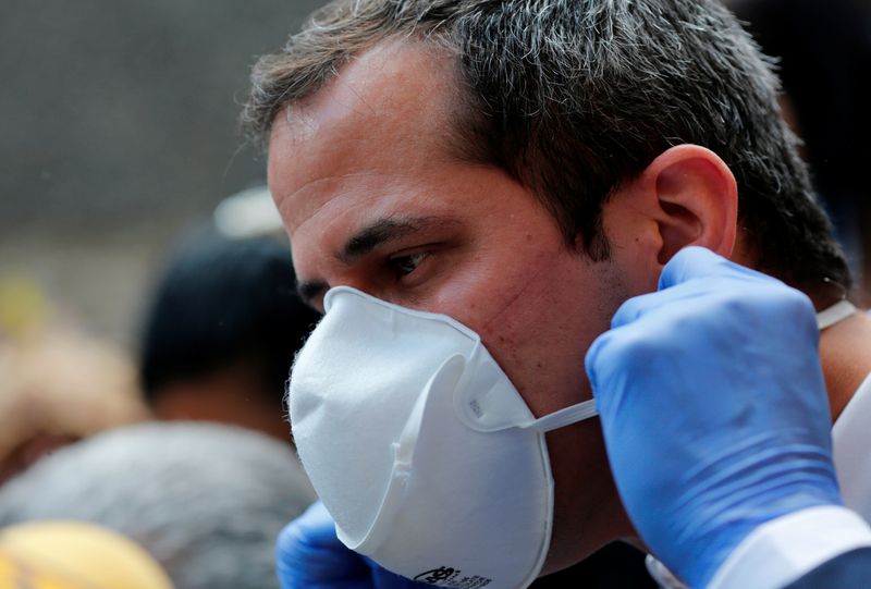 &copy; Reuters. Venezuelan opposition leader Juan Guaido takes off his protective mask during a news conference after Venezuela&apos;s pro-government supreme court replaced the leaders of two key opposition parties, months ahead of legislative elections in Caracas