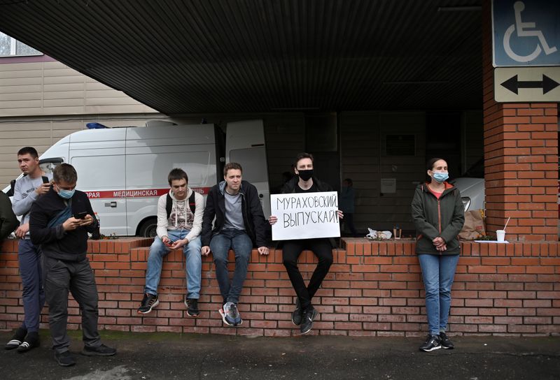 © Reuters. روسيا تسمح بنقل المعارض نافالني جوا إلى ألمانيا للعلاج
