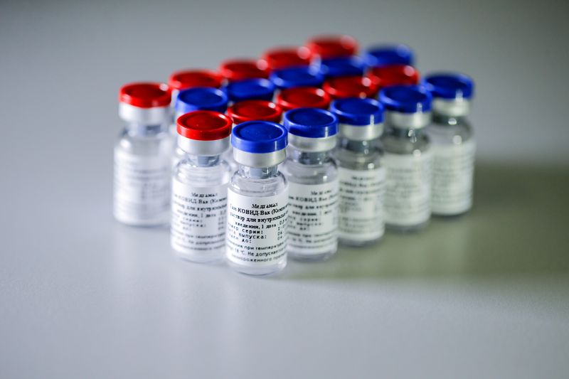 &copy; Reuters. Foto de divulgação de frascos da vacina contra Covid-19 aprovada pela Rússia
