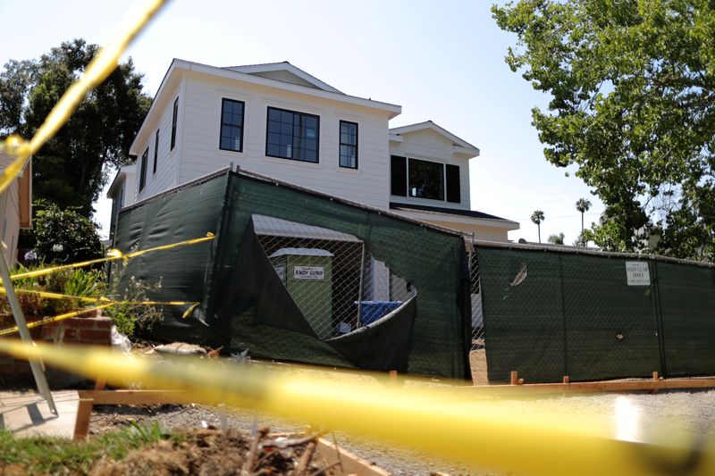 &copy; Reuters. FILE PHOTO: A new home is seen under construction in Los Angeles