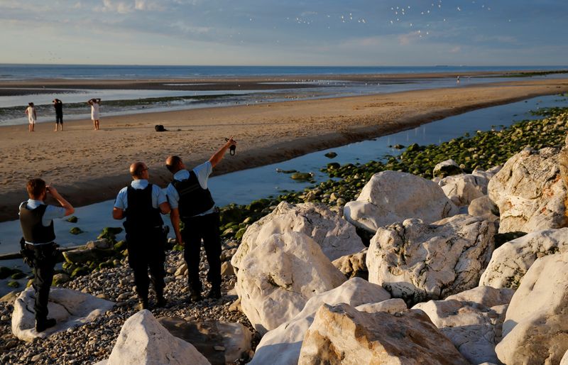 © Reuters. French gendarmes patrol the beach in Escalles