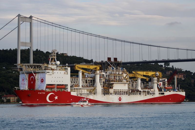 © Reuters. Turkey's drilling vessel Fatih sails in Istanbul's Bosphorus