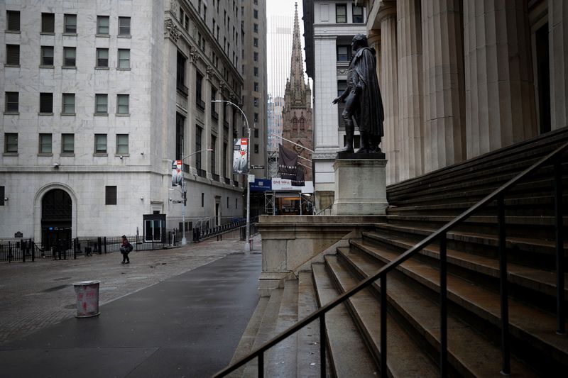 &copy; Reuters. Nearly deserted Wall Street and steps of Federal Hall in lower Manhattan during outbreak of coronavirus disease (COVID-19) in New York