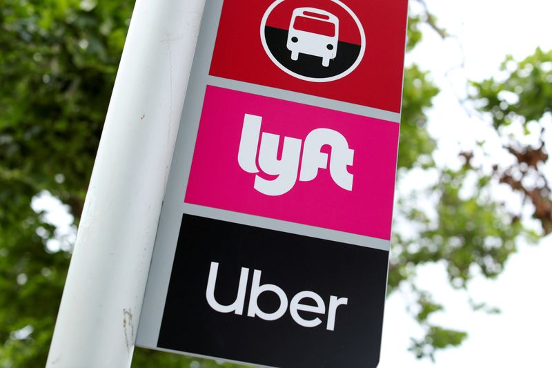 &copy; Reuters. FILE PHOTO: FILE PHOTO: A sign marks a rendezvous location for Lyft and Uber users at San Diego State University in San Diego