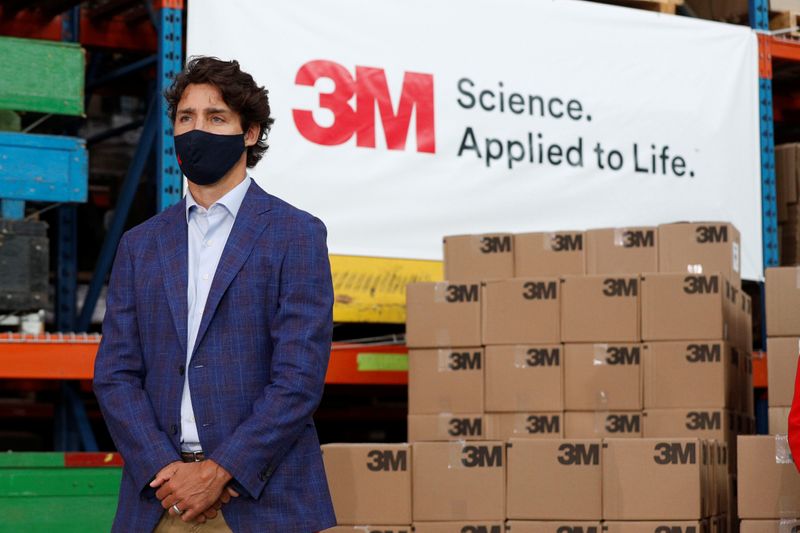 &copy; Reuters. Canada&apos;s Prime Minister Justin Trudeau and Ontario Premier Doug Ford visit 3M&apos;s plant in Brockville