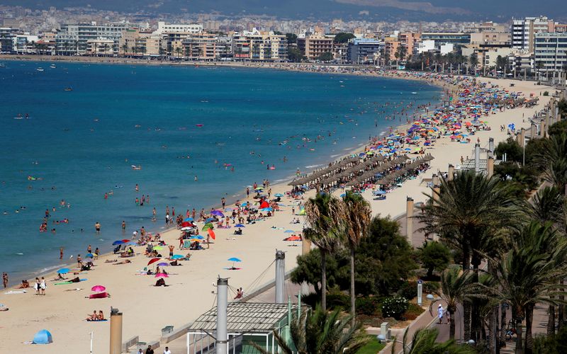 © Reuters. FILE PHOTO: The outbreak of the coronavirus disease (COVID-19), in Palma de Mallorca