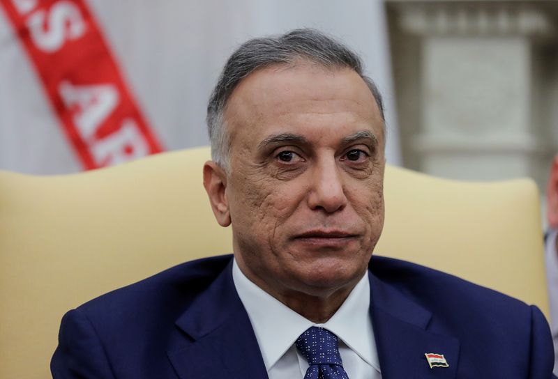 © Reuters. El primer ministro iraquí Mustafa al-Kadhimi se reúne con el presidente estadounidense Trump