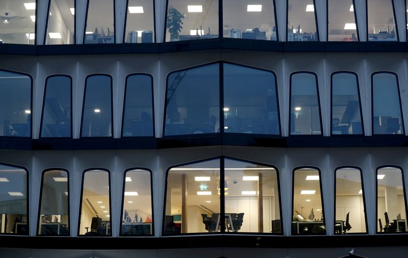 &copy; Reuters. FILE PHOTO: Empty offices are seen as the spread of the coronavirus disease (COVID-19) continues, in London