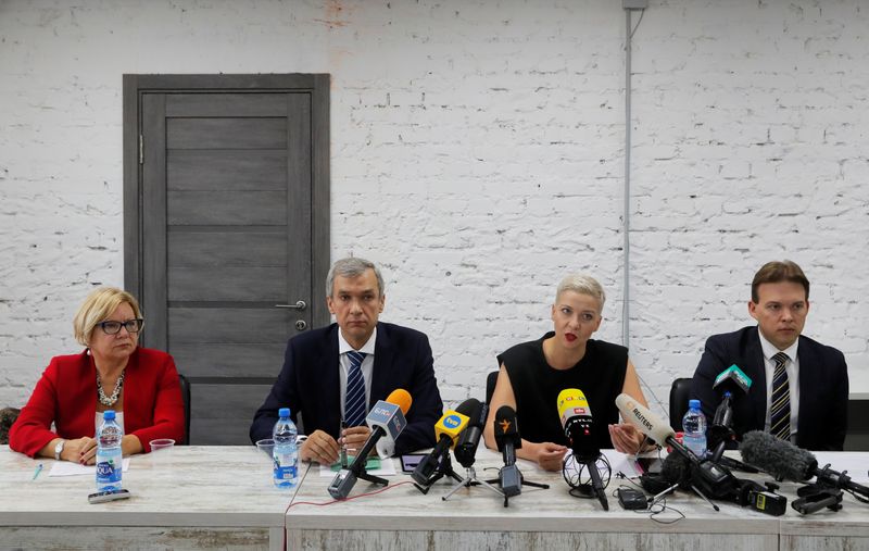 © Reuters. Representatives of the Coordination Council for members of the Belarusian opposition attend a news conference in Minsk