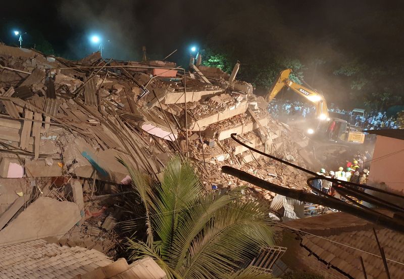 © Reuters. انهيار مبنى في الهند ومخاوف من محاصرة 100 تحت الأنقاض