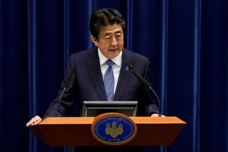 © Reuters. FILE PHOTO: Japan Prime Minister Abe to visit hospital again on Monday - Yomiuri