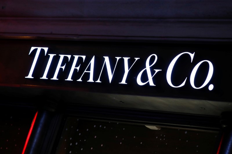 © Reuters. TIFFANY CONFIRME UN REPORT DE LA DATE BUTOIR POUR SON RACHAT PAR LVMH