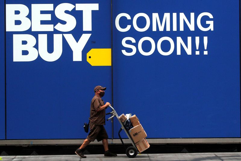 &copy; Reuters. Новый магазин Best Buy в Нью-Йорке