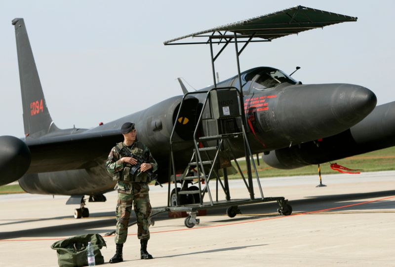 © Reuters. الصين تحتج على مراقبة طائرة تجسس أمريكية لتدريباتها العسكرية
