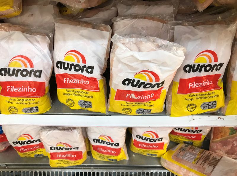 &copy; Reuters. Carne de frango da Aurora em supermercado no Rio de Janeiro (RJ)
