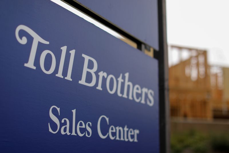 © Reuters. FILE PHOTO: A Toll Brothers housing development is shown in Carlsbad, California