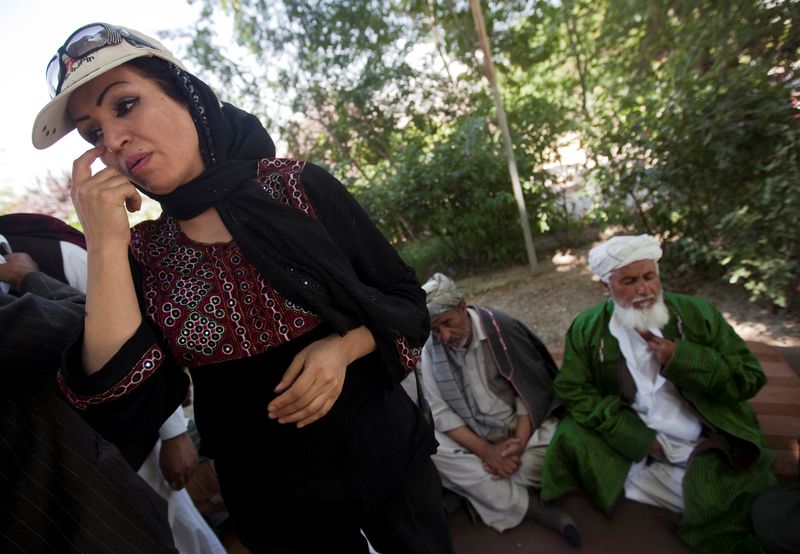 &copy; Reuters. FILE PHOTO: Afghanistan policewoman turned filmmaker hurt in attack