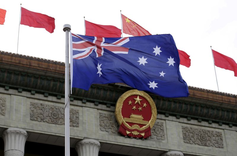 © Reuters. FILE PHOTO: An Australian flag flutters in front of the Great Hall of the People in Beijing