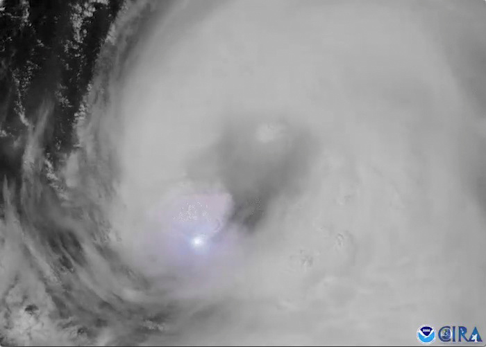 &copy; Reuters. ハリケーン「ローラ」勢力強まる、26日には2番目に強いレベルに