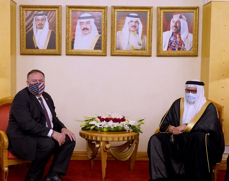 &copy; Reuters. بومبيو يبحث الاستقرار الإقليمي مع ولي عهد البحرين