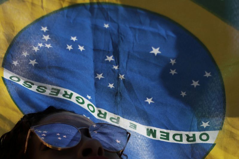 &copy; Reuters. FILE PHOTO: Demonstration in favour of Brazil&apos;s Justice Minister Sergio Moro in Sao Paulo