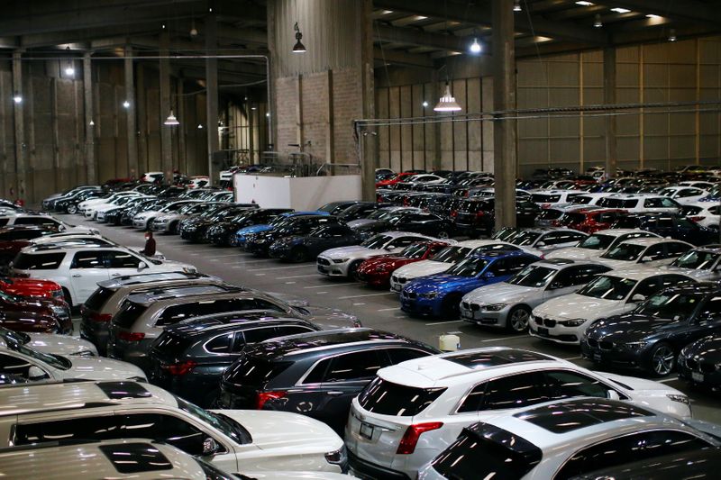 &copy; Reuters. Cars are parked at used autos platform Kavak in Mexico City