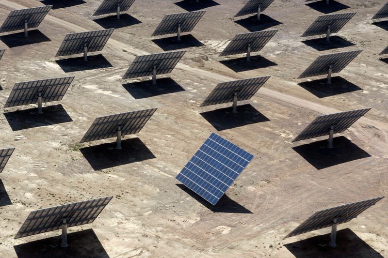 &copy; Reuters. FILE PHOTO: Solar panels seen at a power plant in Amareleja