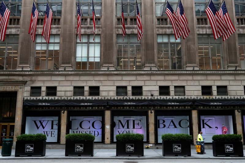 &copy; Reuters. FILE PHOTO: A street cleaner walks by Saks Fifth Avenue, reopened after being closed during the outbreak of the coronavirus disease (COVID-19) in Manhattan, New York