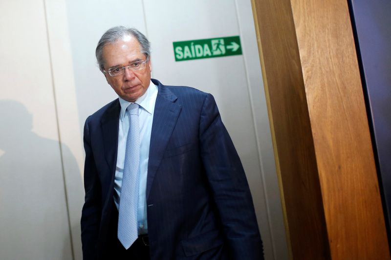 © Reuters. Brazil's Economy Minister Paulo Guedes arrives to a news conference in Brasilia