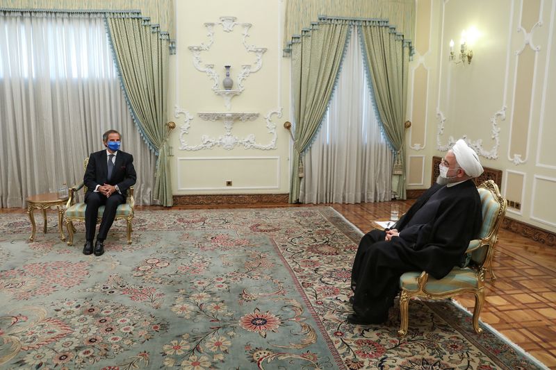 &copy; Reuters. El presidente de Irán,  Hassan Rouhani, se reúne con el director general del Organismo Internacional de Energía Atómica, Rafael Grossi, en Teherán