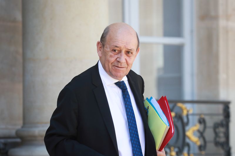 &copy; Reuters. French government attend the weekly cabinet meeting at the Elysee Palace in Paris