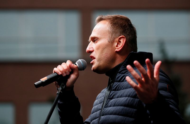 &copy; Reuters. FILE PHOTO: Russian opposition leader Navalny attends a rally to demand the release of jailed protesters in Moscow