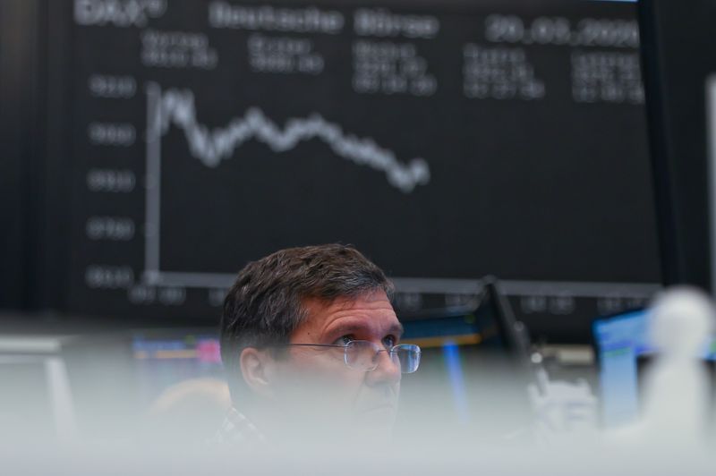 &copy; Reuters. LES BOURSES EUROPÉENNES FINISSENT DANS LE ROUGE