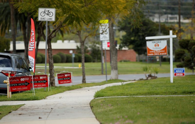 &copy; Reuters. FILE PHOTO: Signs advertising an open house in Pasadena are pictured during the coronavirus outbreak