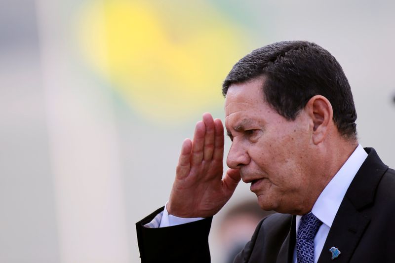 &copy; Reuters. Vice-presidente Hamilton Mourão do lado de fora do Palãcio do Planalto