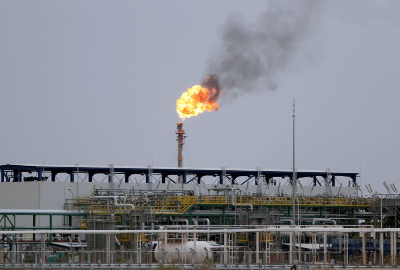 &copy; Reuters. Vista de campo de petróleo na região de Basra, Iraque