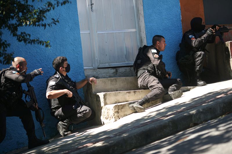 &copy; Reuters. Confrontations between drug gangs in Rio de Janeiro