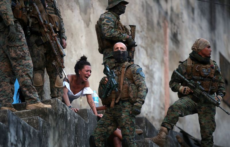 © Reuters. Confrontations between drug gangs in Rio de Janeiro