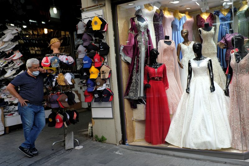 &copy; Reuters. A shopkeeper waits for customes in Istanbul