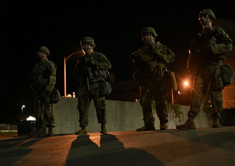 © Reuters. الهدوء يسود بؤرة توتر في ويسكونسن لثاني ليلة إثر احتجاجات مناهضة للعنصرية