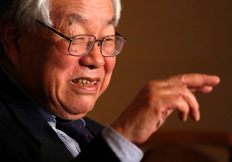 &copy; Reuters. Koichi Hamada, professor emeritus of economics at Yale University and an economic adviser to Japan&apos;s Prime Minister Shinzo Abe, speaks during a news conference in Tokyo