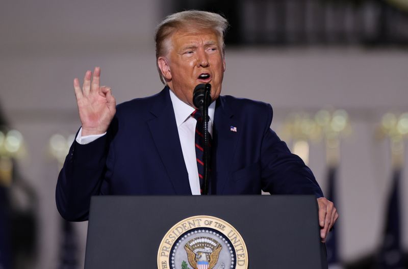 &copy; Reuters. El presidente de Estados Unidos, Donald Trump, da su discurso de aceptación como candidato presidencial republicano de 2020 durante el evento final de la Convención Nacional Republicana, en el Jardín Sur de la Casa Blanca en Washington DC, Estados Unid