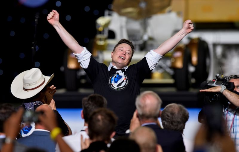 &copy; Reuters. SpaceX CEO and owner Elon Musk celebrates after the launch of a SpaceX Falcon 9 rocket and Crew Dragon spacecraft on NASA&apos;s SpaceX Demo-2 mission to the International Space Station from NASA&apos;s Kennedy Space Center in Cape Canaveral